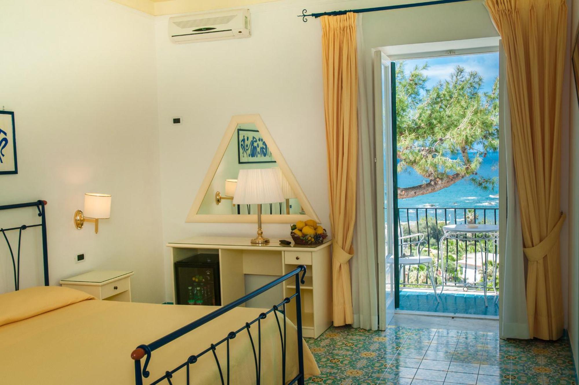 Hotel Villa Bianca Forio  Exterior photo
