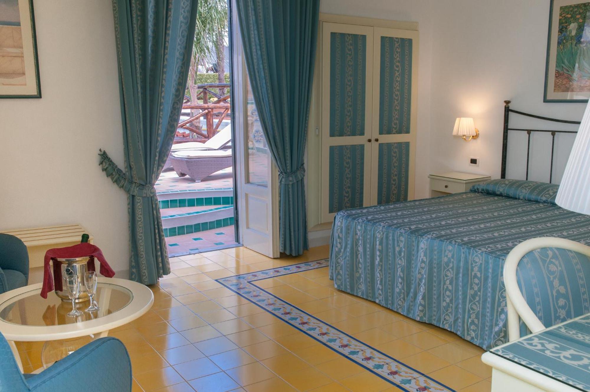 Hotel Villa Bianca Forio  Exterior photo