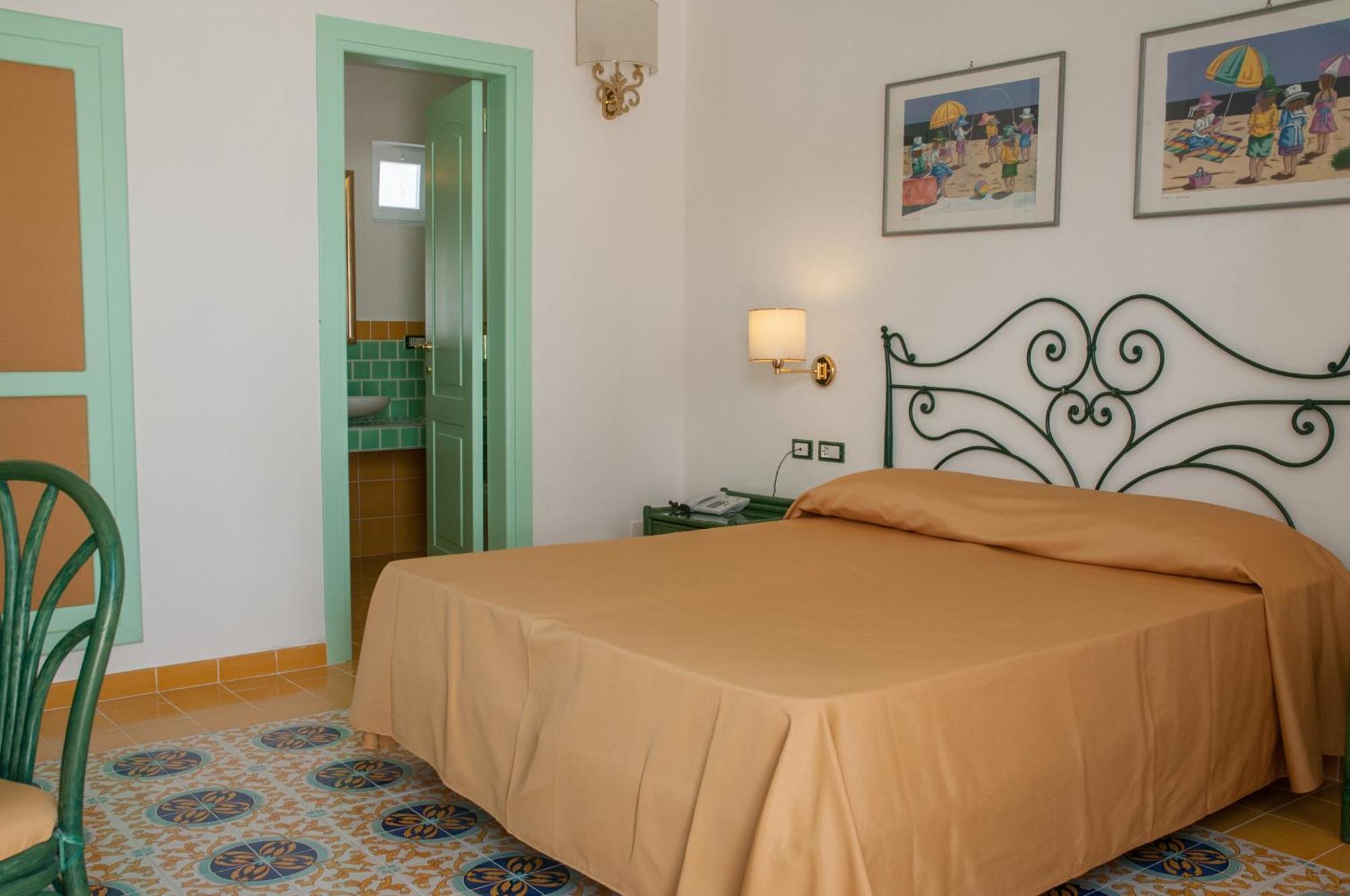 Hotel Villa Bianca Forio  Exterior photo